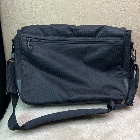 Tumi Messenger Laptop Bag - Picture 14 of 16